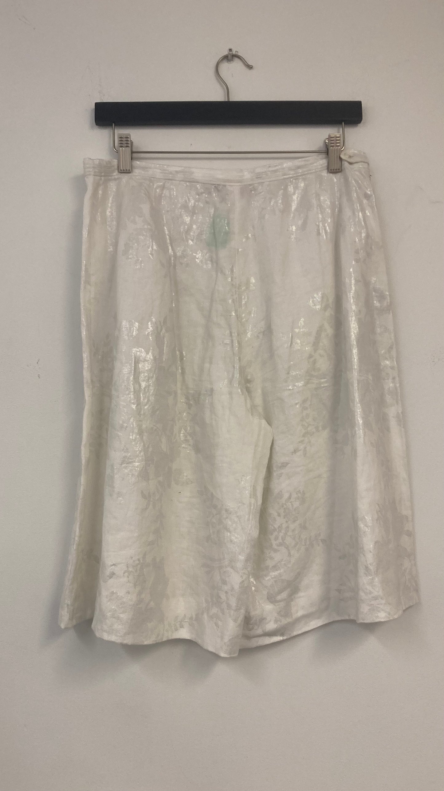 100% Linen Flowy Shorts With Metallic Detailing