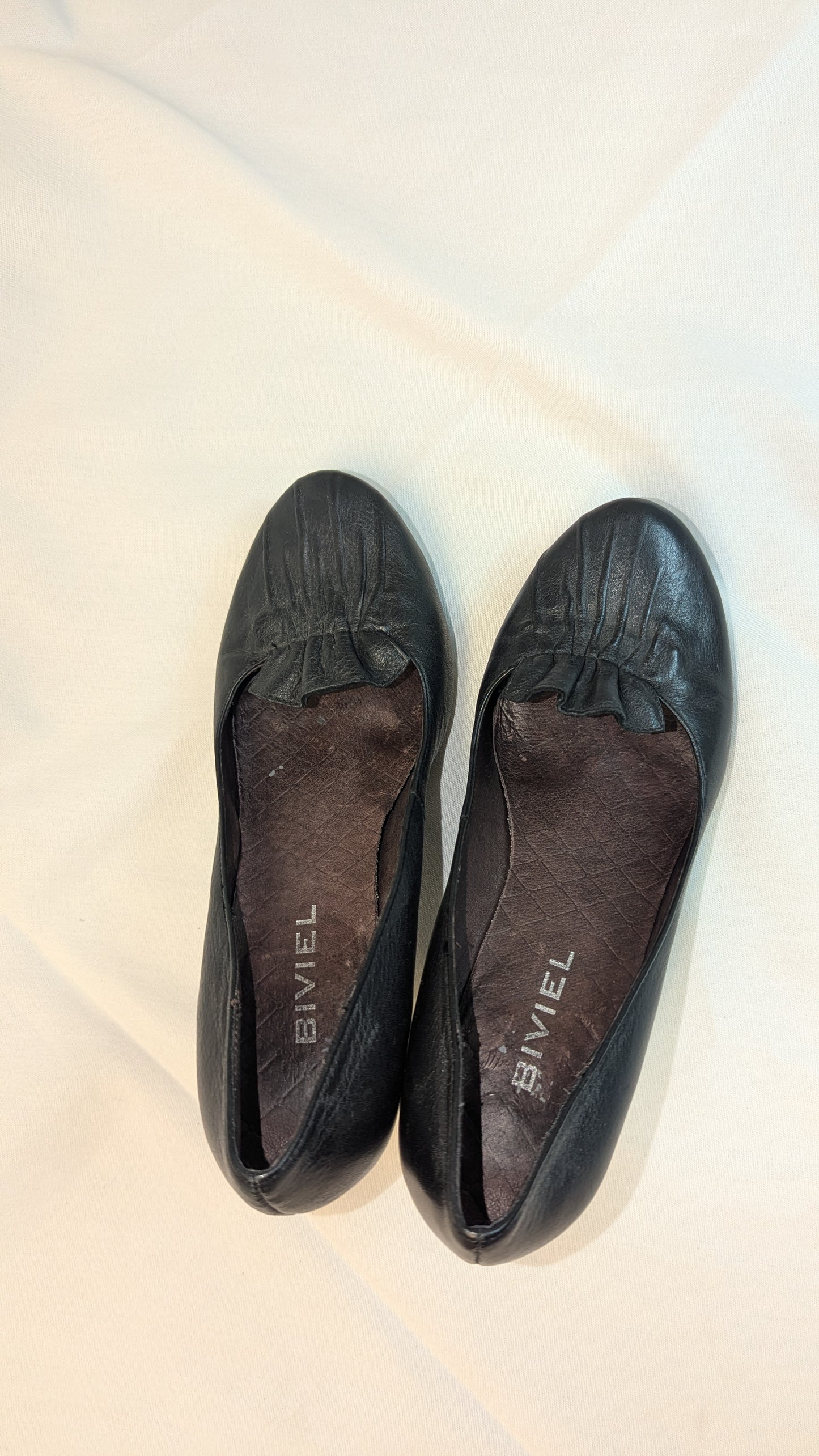 Bivel black leather heels