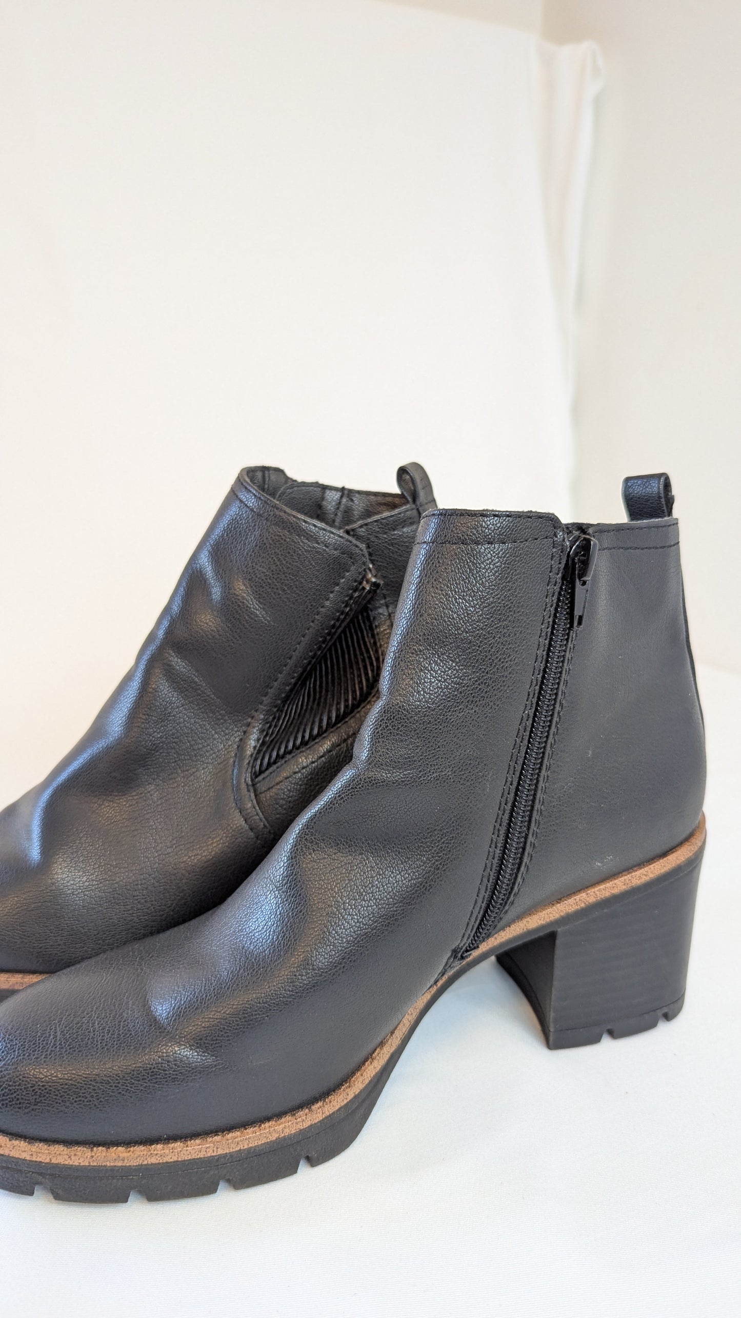 Naturalizer Black Leather Ankle Boots Size 9.5