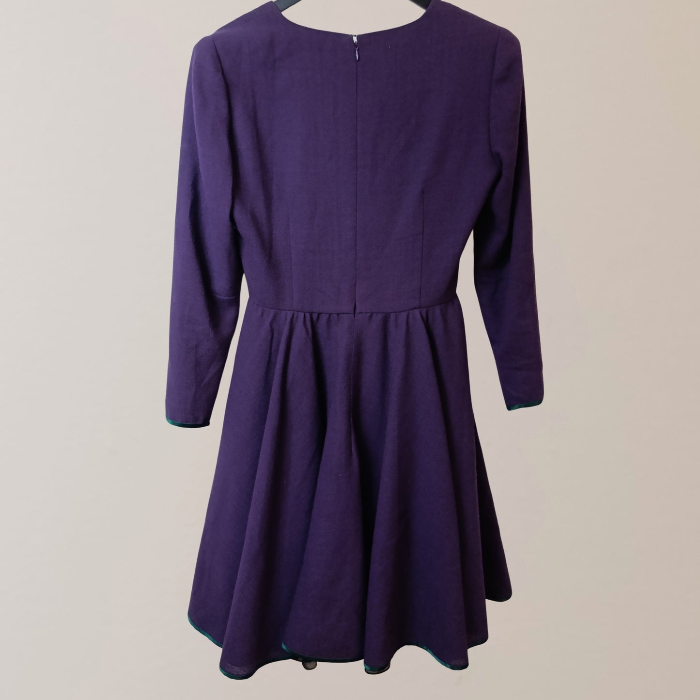 Vintage, Purple Dress with a pleated green insert, Size 8, 100% Wool