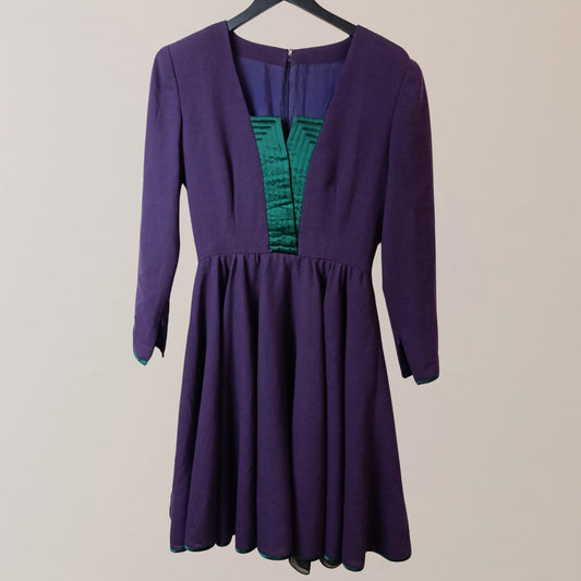 Vintage, Purple Dress with a pleated green insert, Size 8, 100% Wool