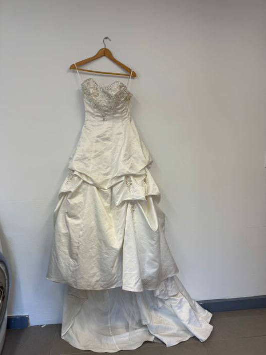 Dineh's Collection Sweetheart Wedding Dress