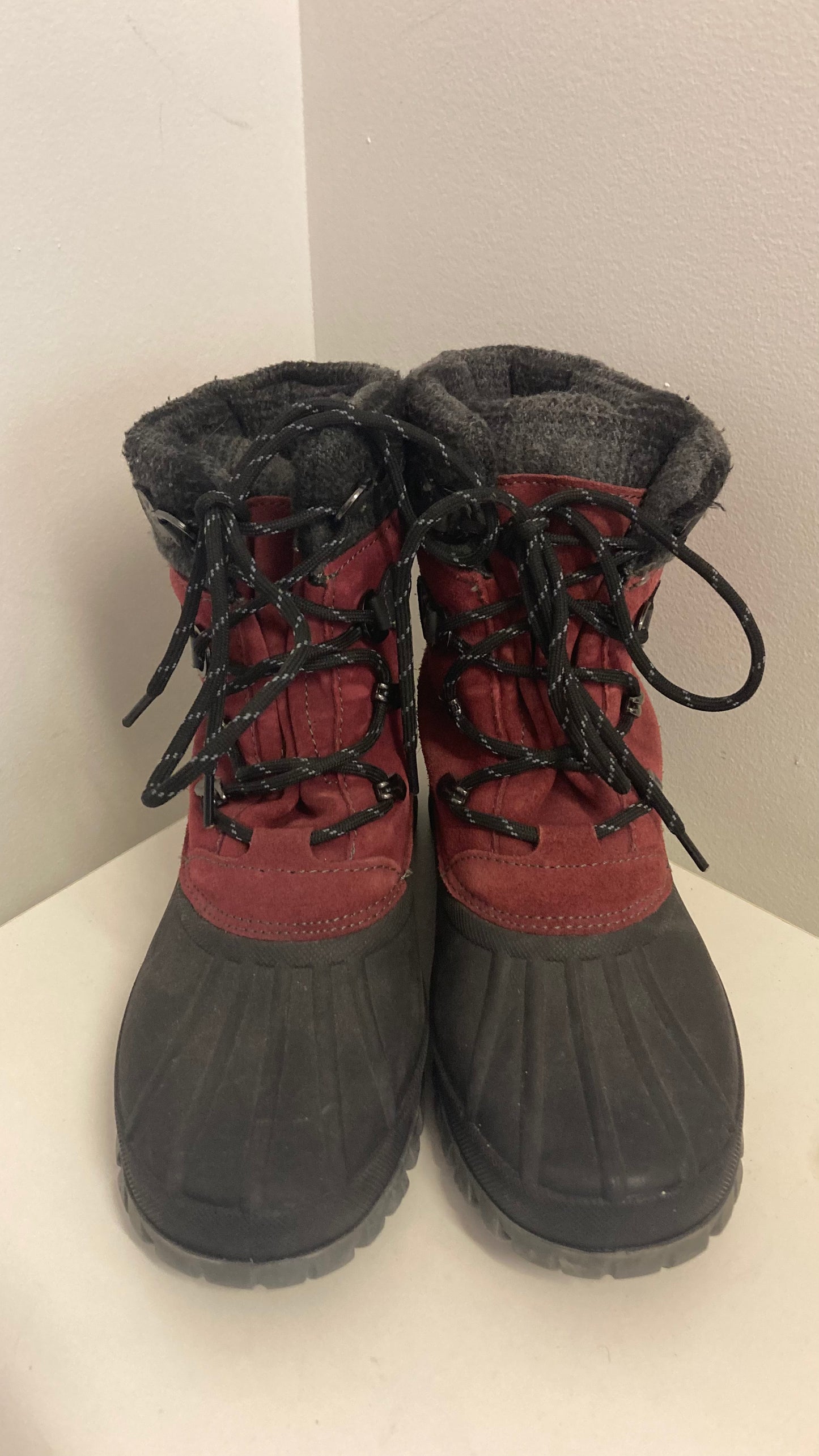 Red Snowboots