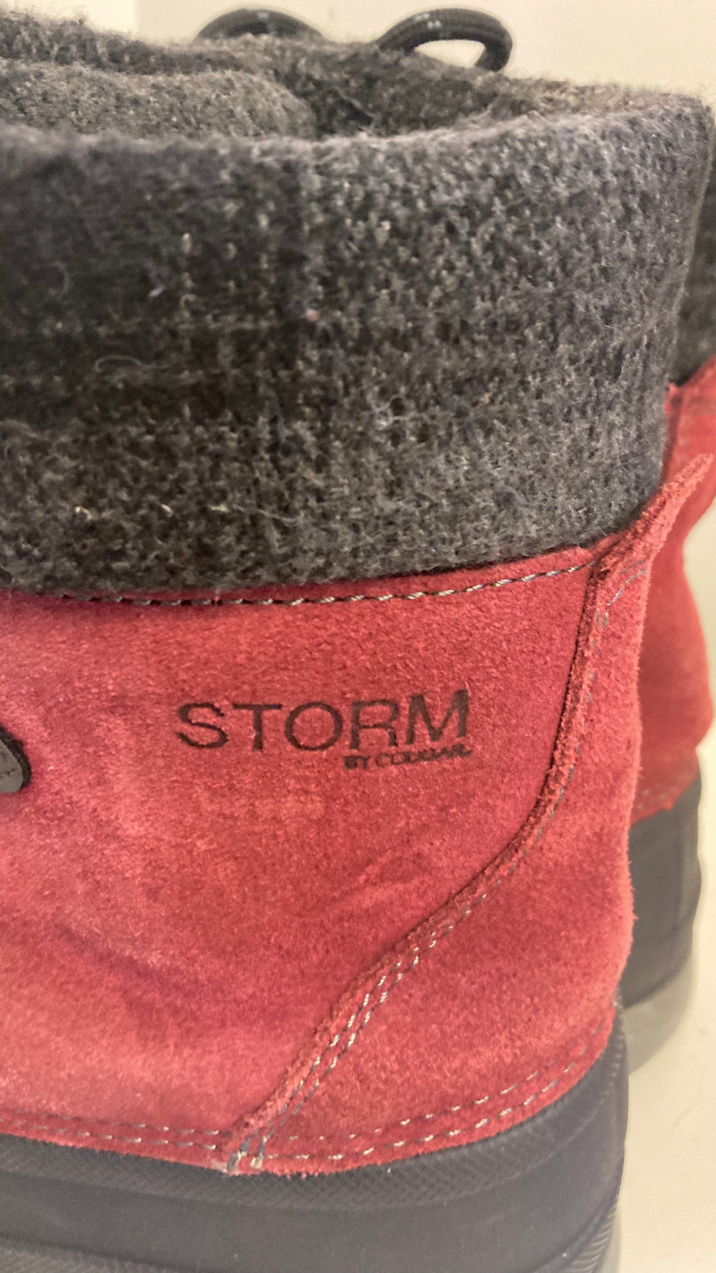 Red Snowboots