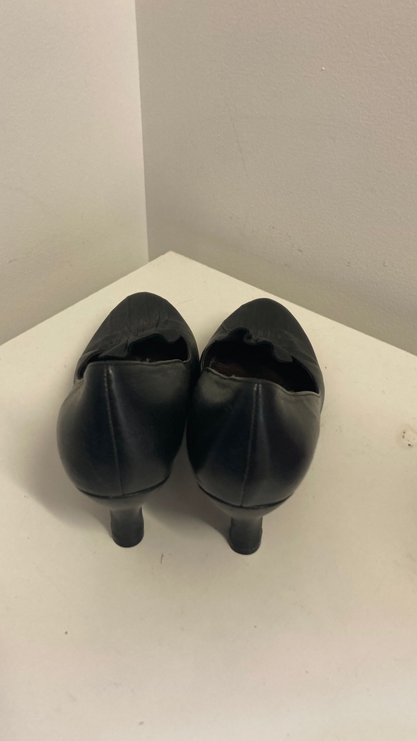 Black Pumps with Ruffle Detail