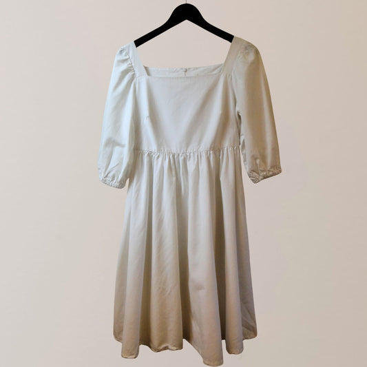 Emma Knudsen white little dress