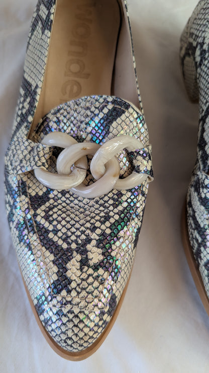 Wonders Iridescent Snakeskin Chain Loafers Flats Size 41