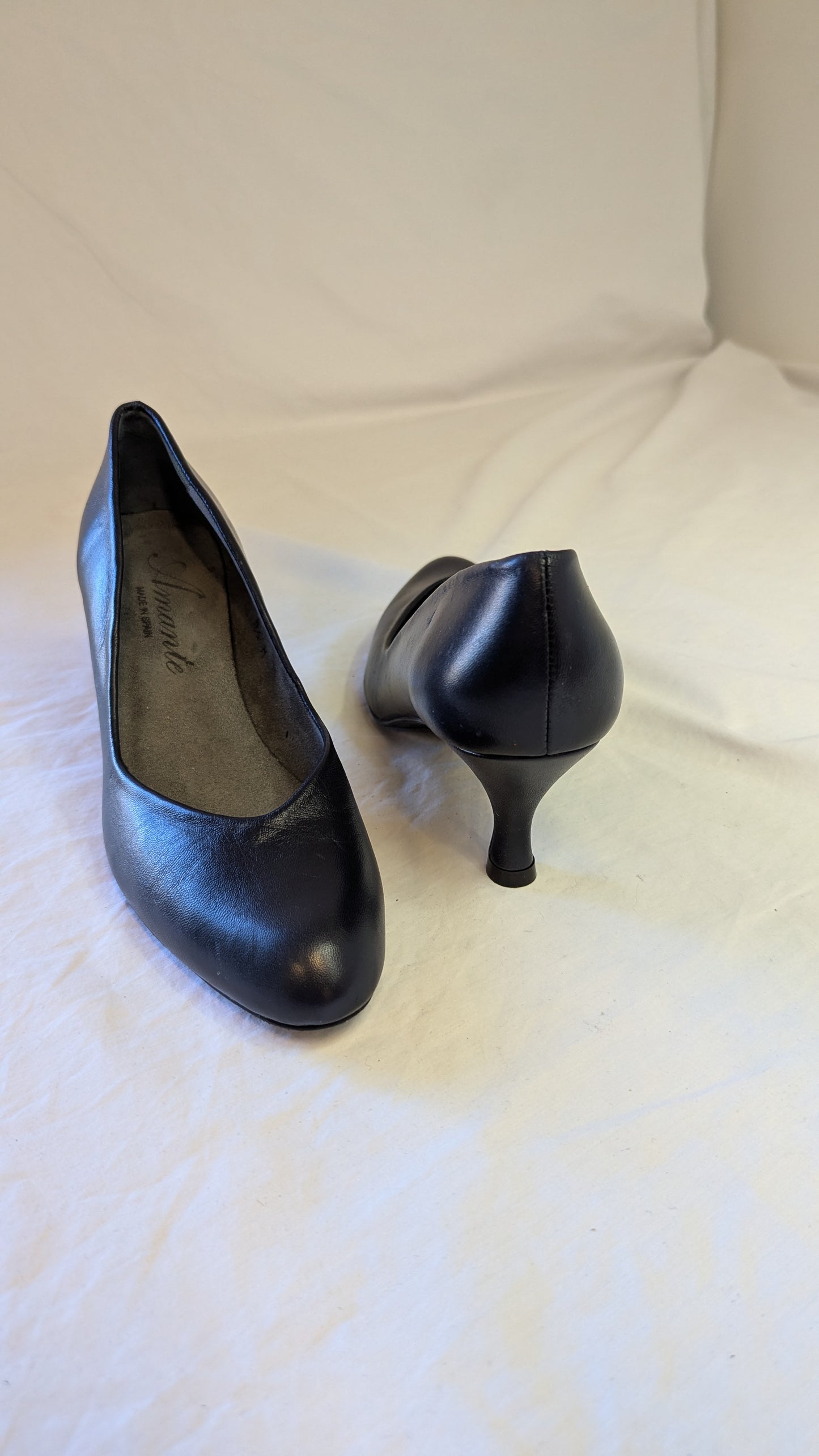Amante Black Leather Kitten Heel Pumps Size 8.5 M