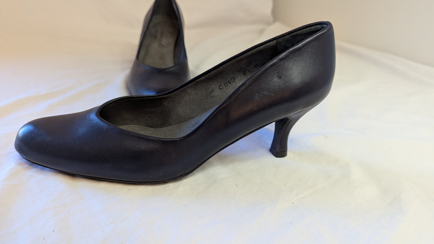Amante Black Leather Kitten Heel Pumps Size 8.5 M