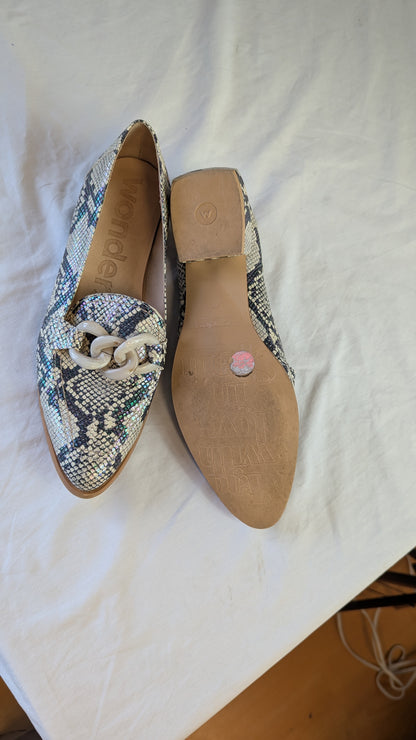 Wonders Iridescent Snakeskin Chain Loafers Flats Size 41