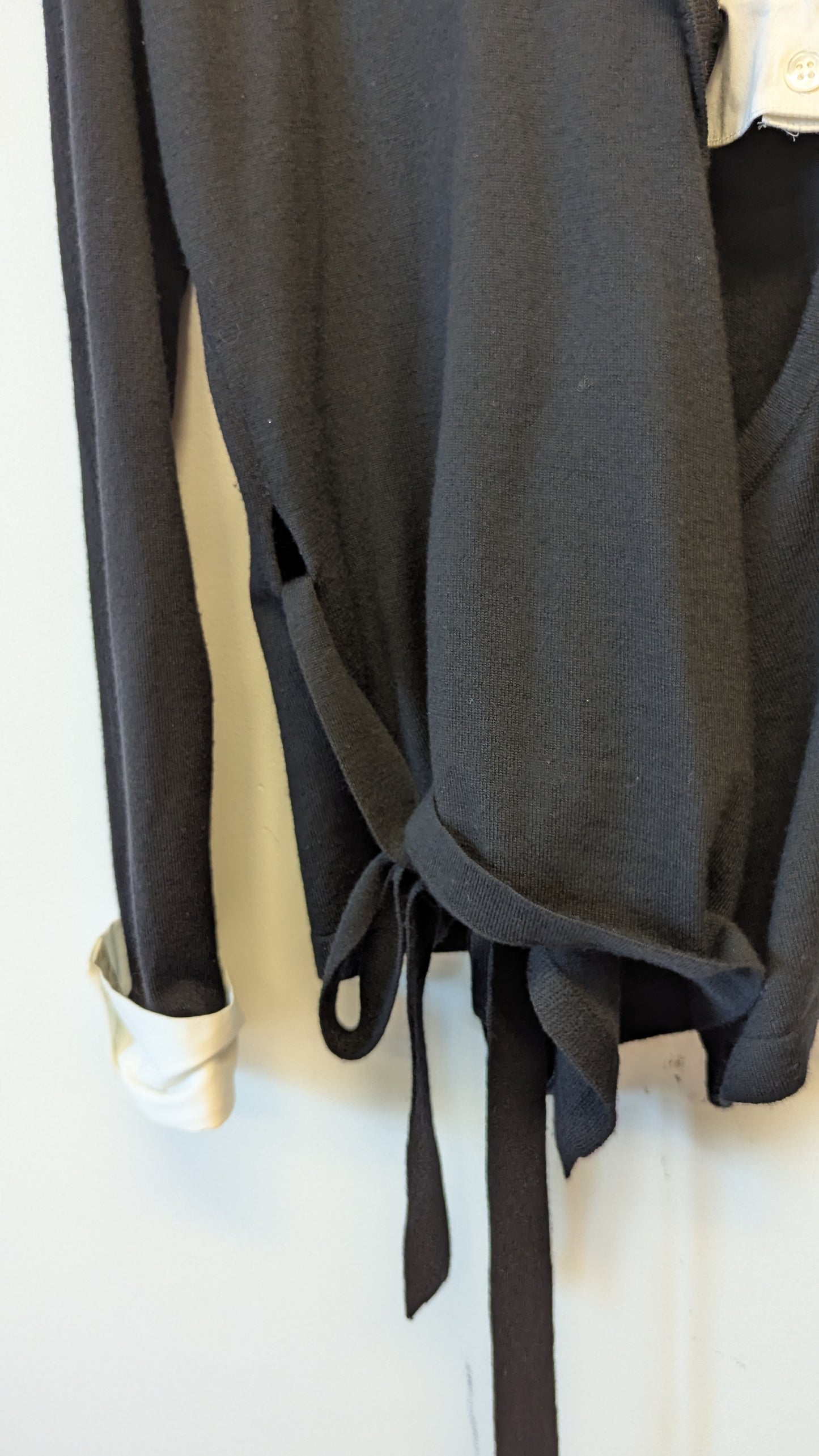 Theory black white faux shirt wrap top L/G