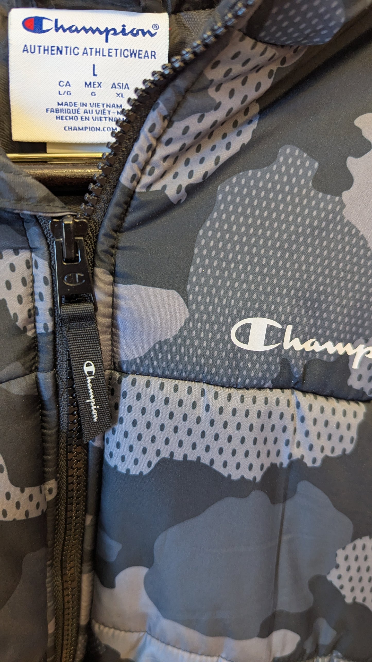 Champion Hooded Camo Puffer Jacket Large