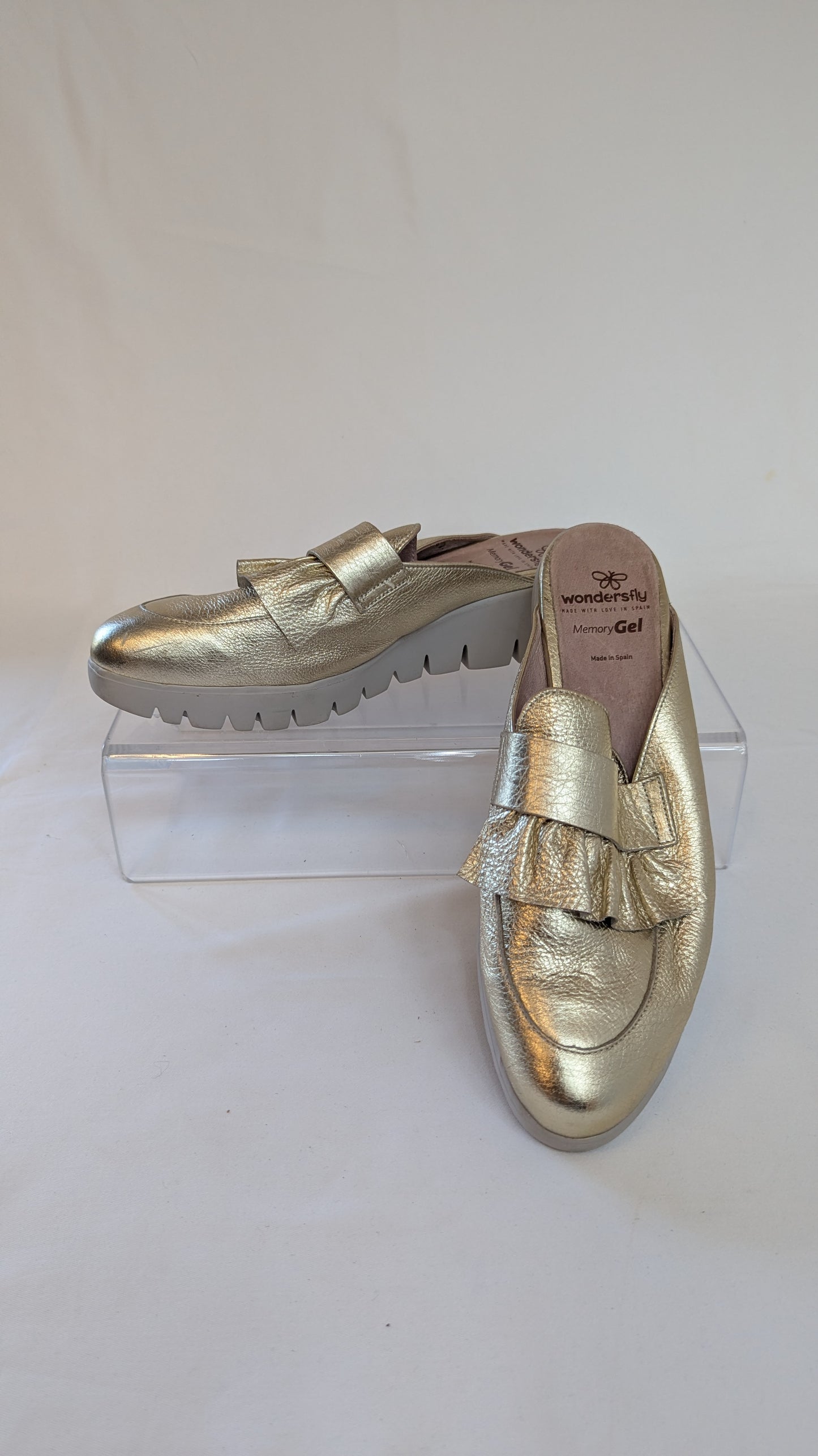 Wondersfly MemoryGel Gold Leather Mules