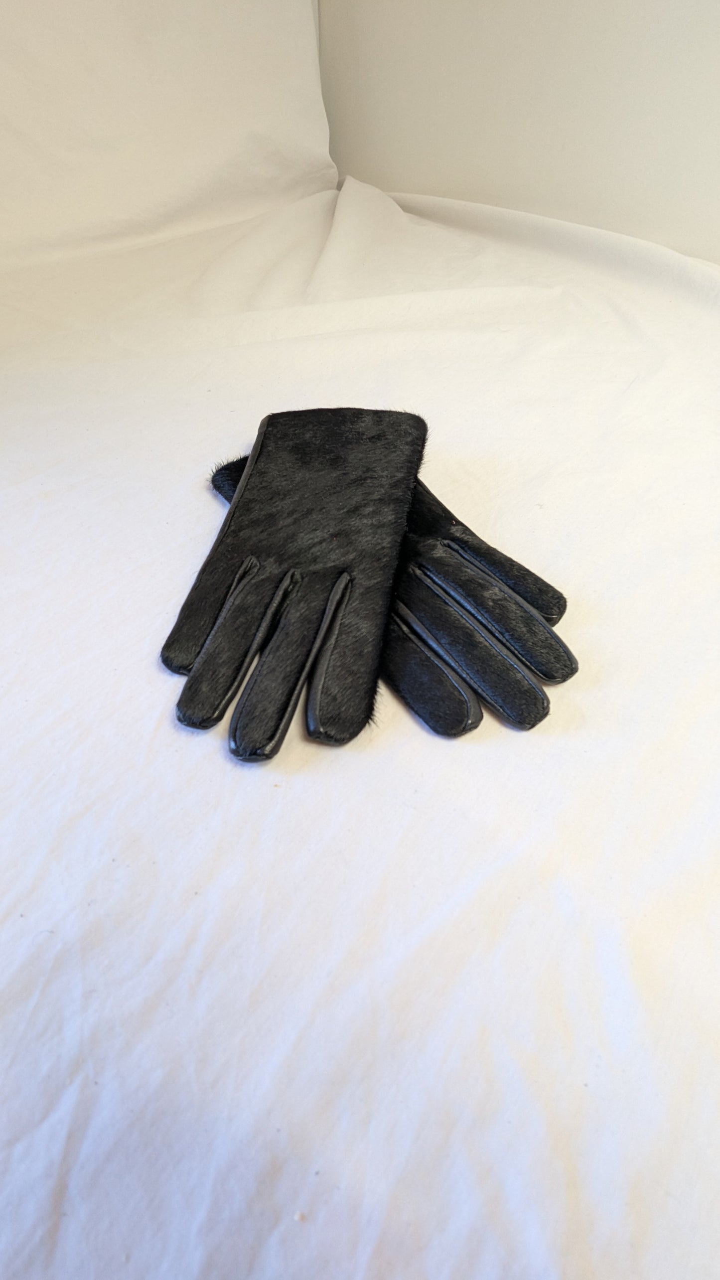 Danier Black Genuine Fur Leather Gloves L/G