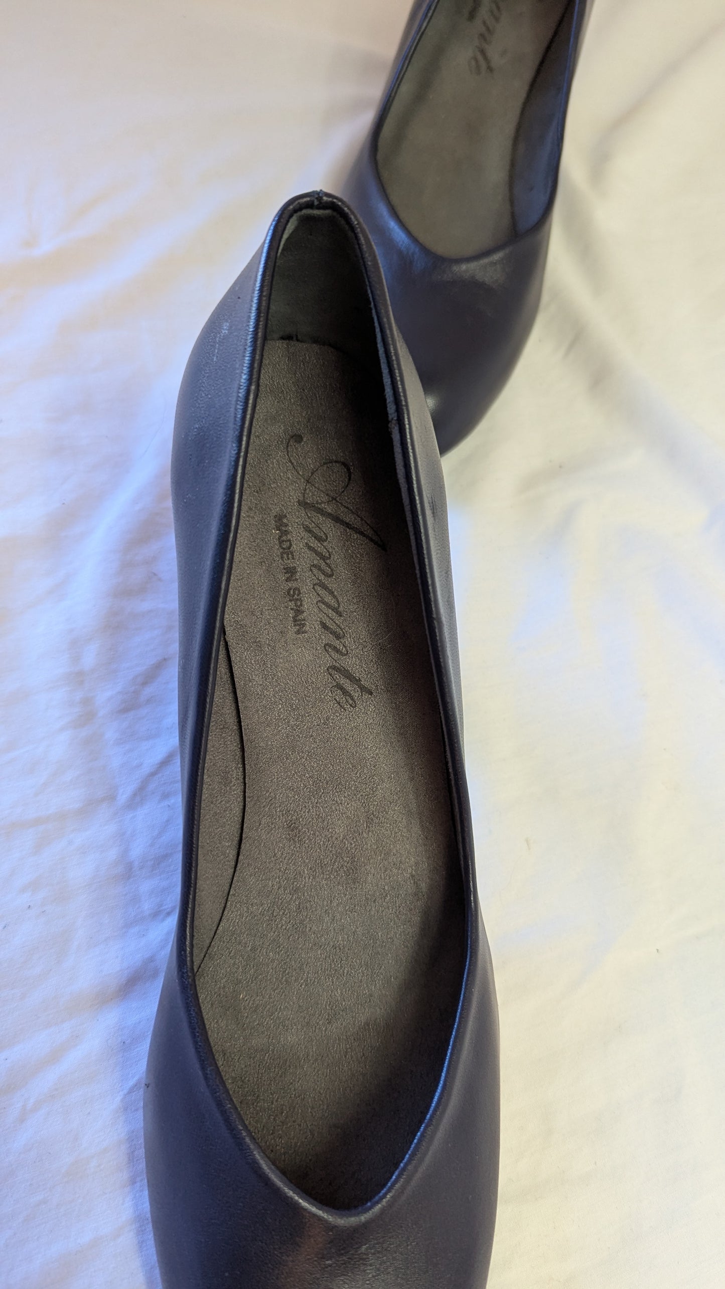 Amante Black Leather Kitten Heel Pumps Size 8.5 M