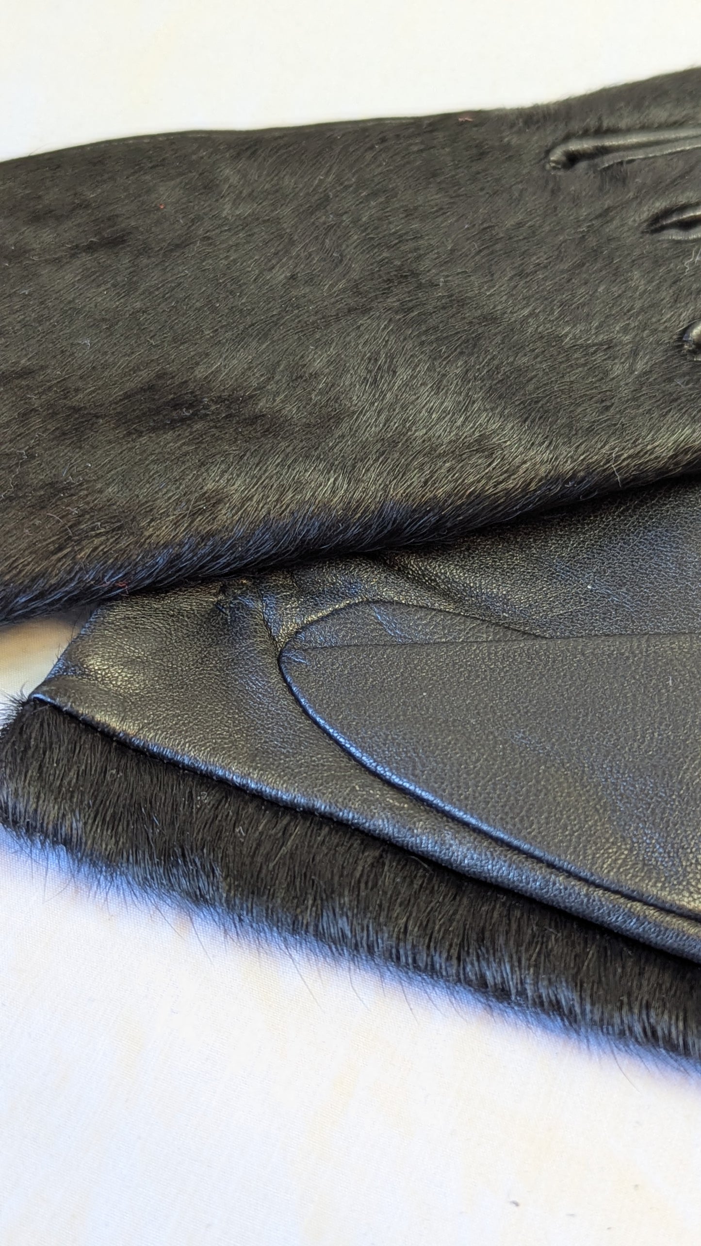 Danier Black Genuine Fur Leather Gloves L/G