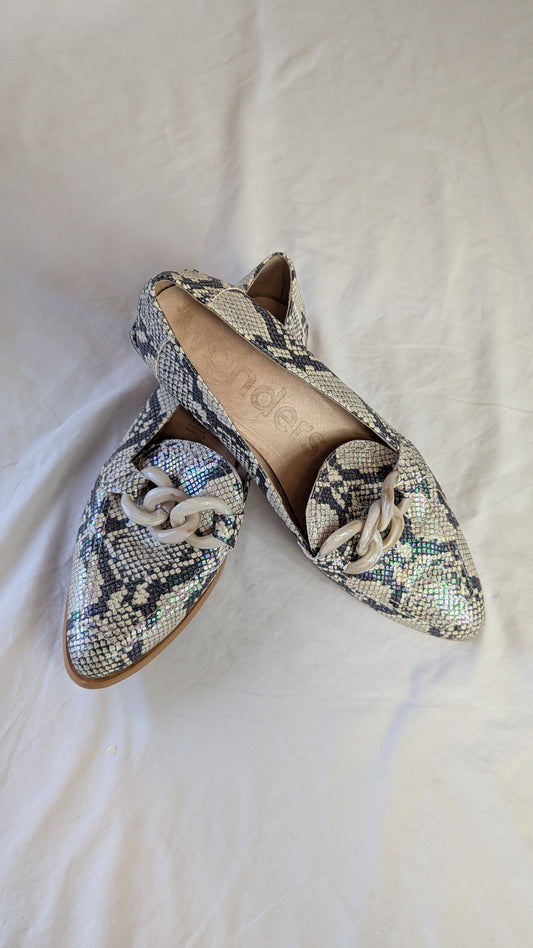Wonders Iridescent Snakeskin Chain Loafers Flats Size 41