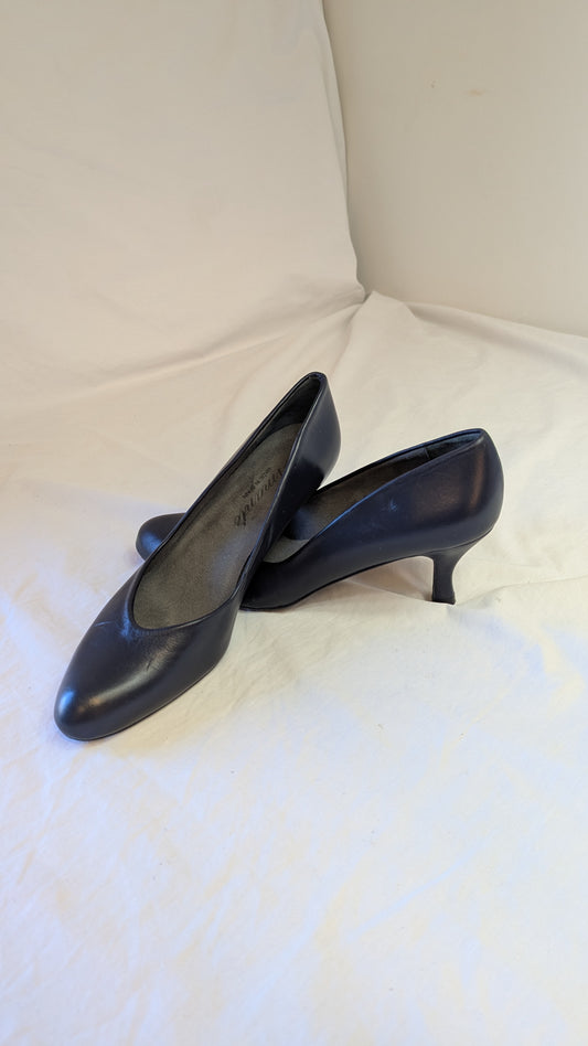 Amante Black Leather Kitten Heel Pumps Size 8.5 M