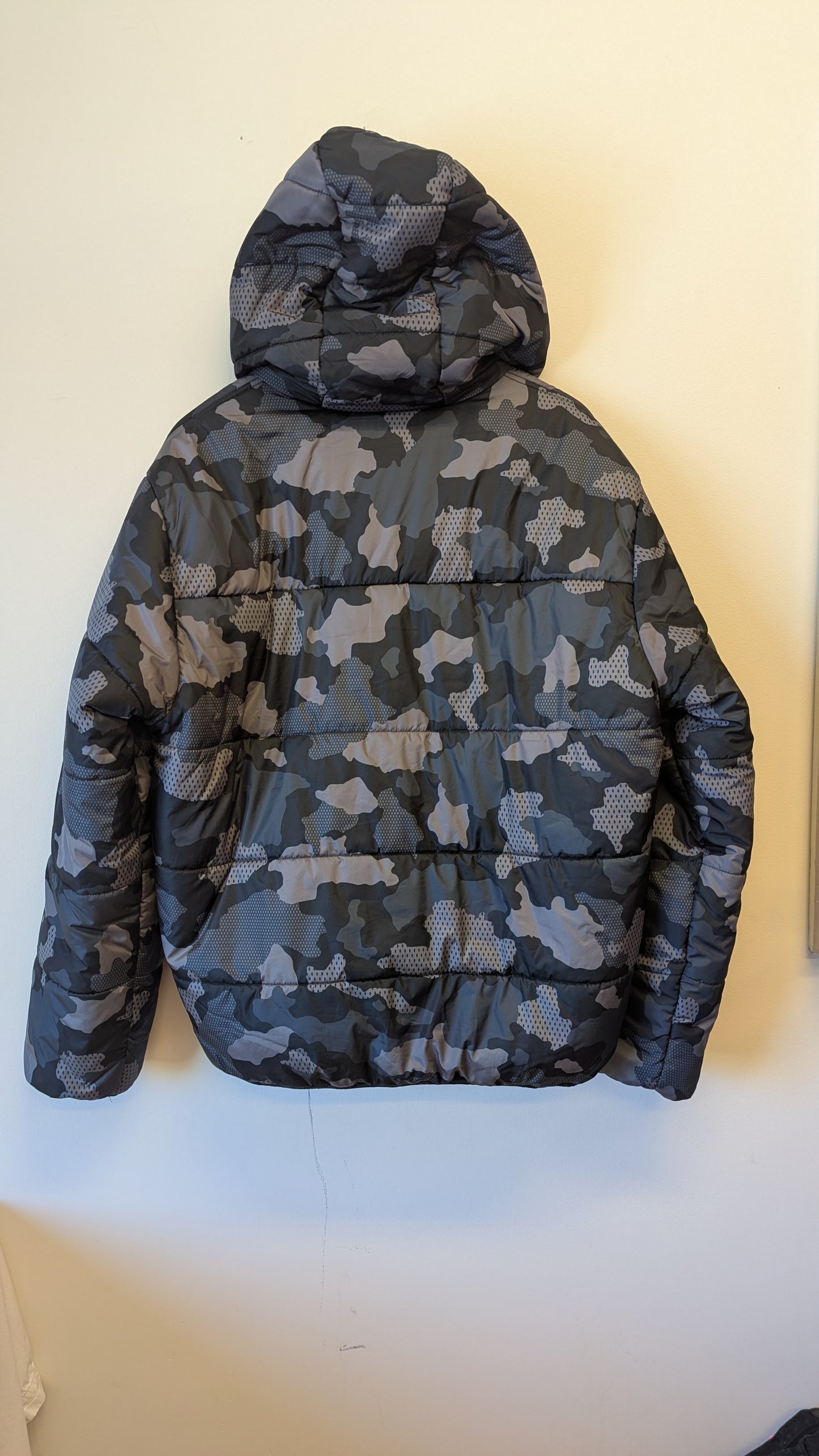 Champion Hooded Camo Puffer Jacket Large