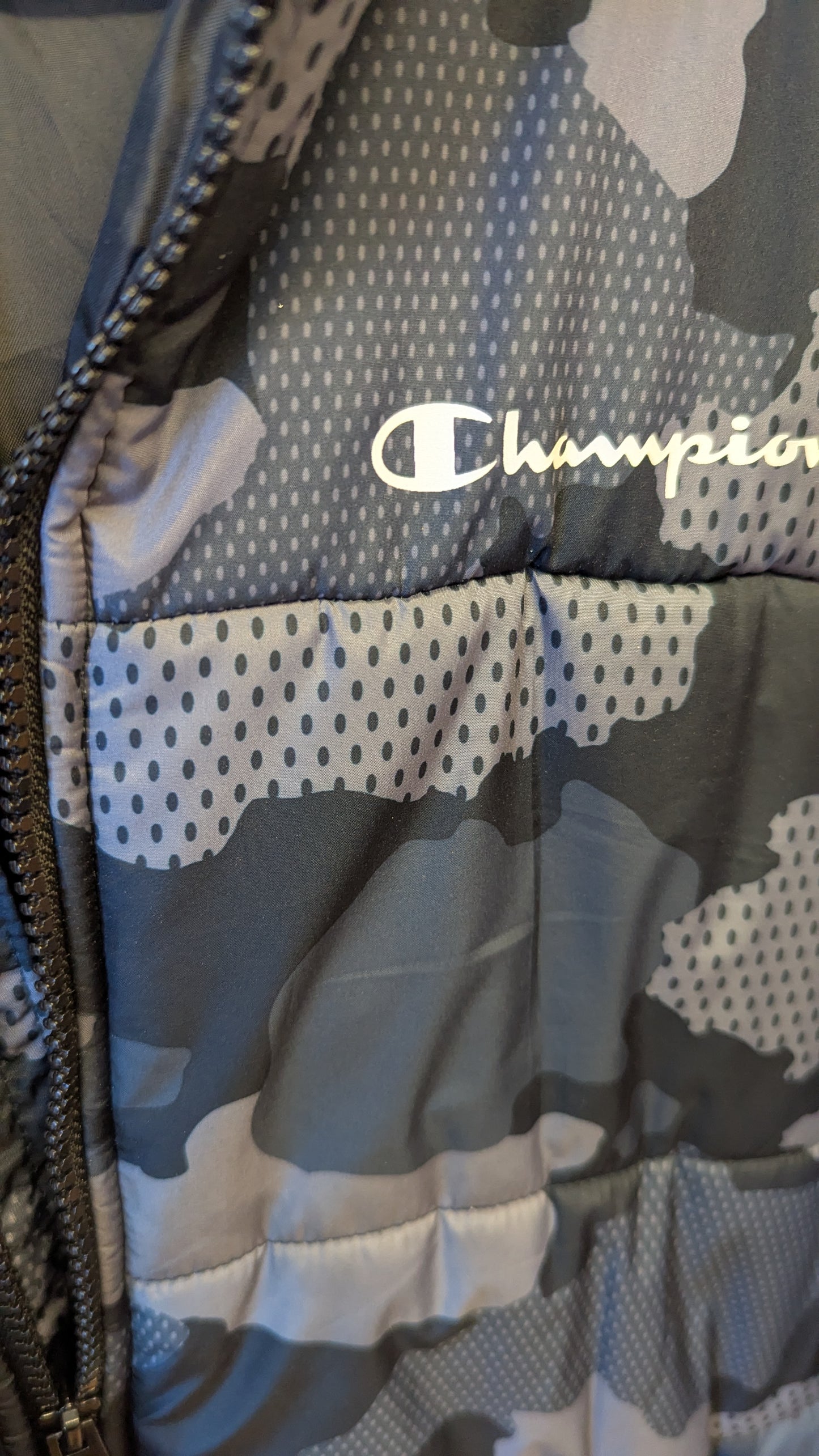 Champion Hooded Camo Puffer Jacket Large